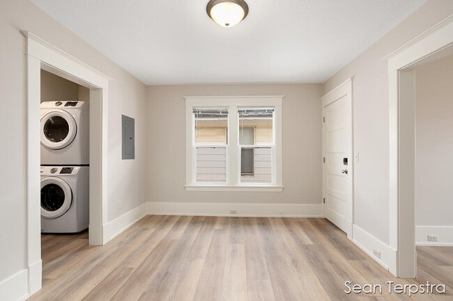 Building Photo - 951 Fulton St W