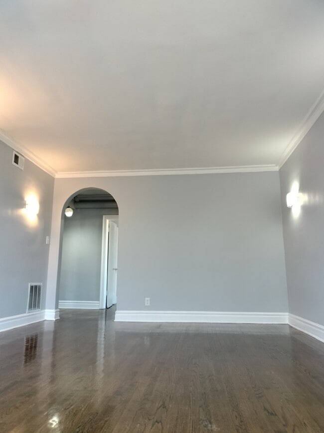 Building Photo - 8000 S Hermitage Ave