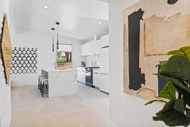 Building Photo - 38951 Bel Air Dr