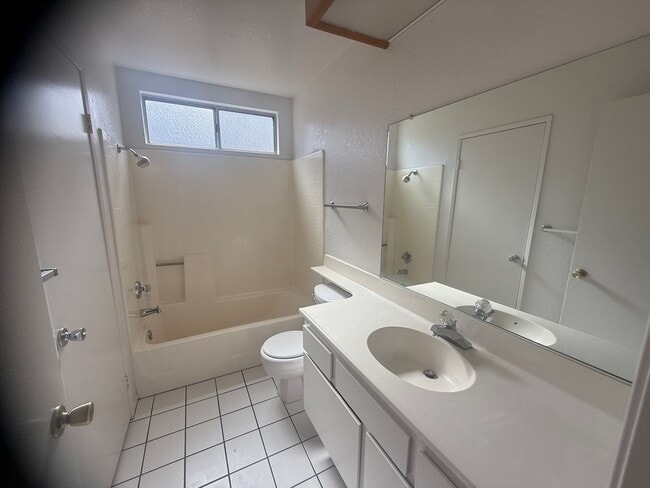 Building Photo - Victorville Home- Nice 2 Bedroom, 2 Bathro...