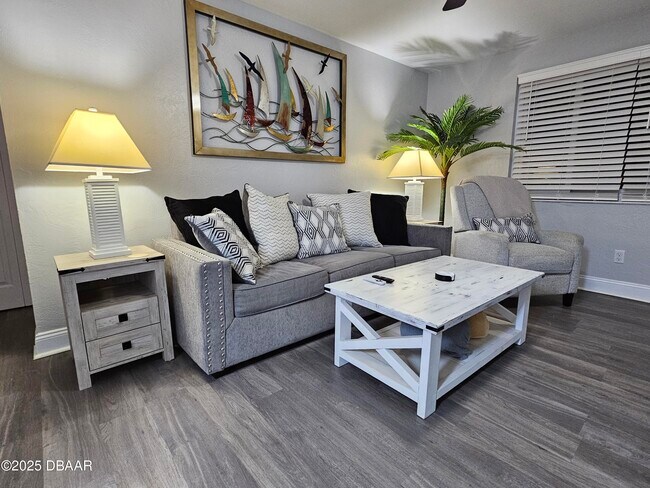 Building Photo - 62 Rivershore Dr