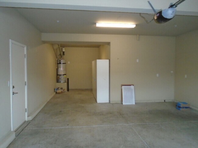 Building Photo - BEAUTIFUL 2 STORY IN WEST ROSEVILLE! 4 BEDROOM, 3 BATH, 3 CAR GARAGE, WITH LOW MAINTENANCE YARD!