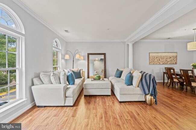 Building Photo - POTOMAC CLUB - SECONDS TO STONEBRIDGE