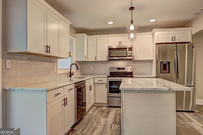Building Photo - 1675 Bouldercliff Ct SE