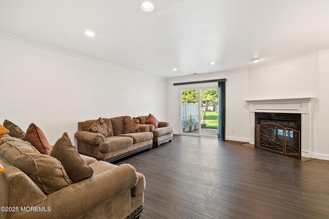Building Photo - 62 Woodmere Dr