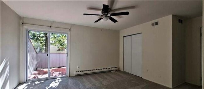 Building Photo - 1605 Bromley Estate