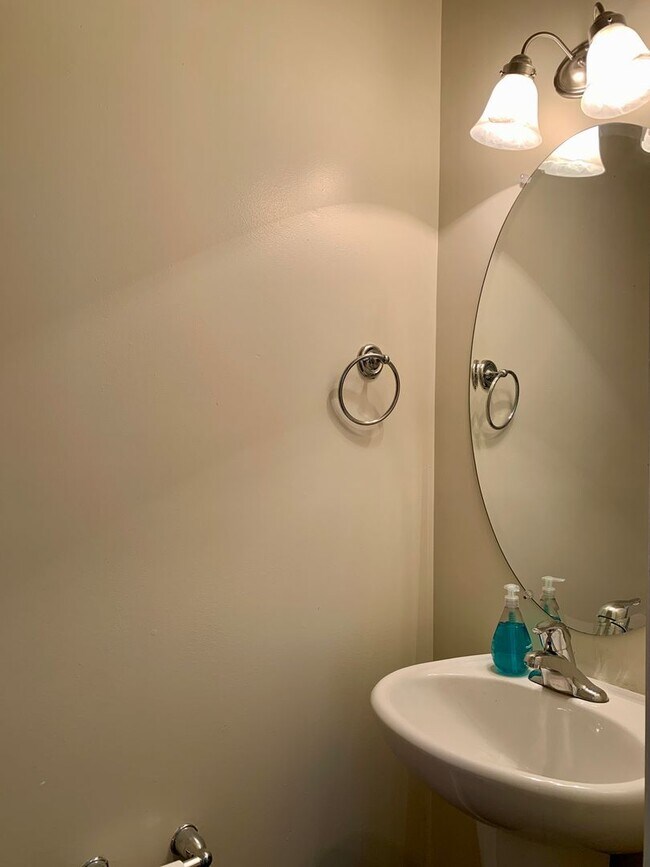 Building Photo - RENT READY Townhome Convenient to I440 & I...