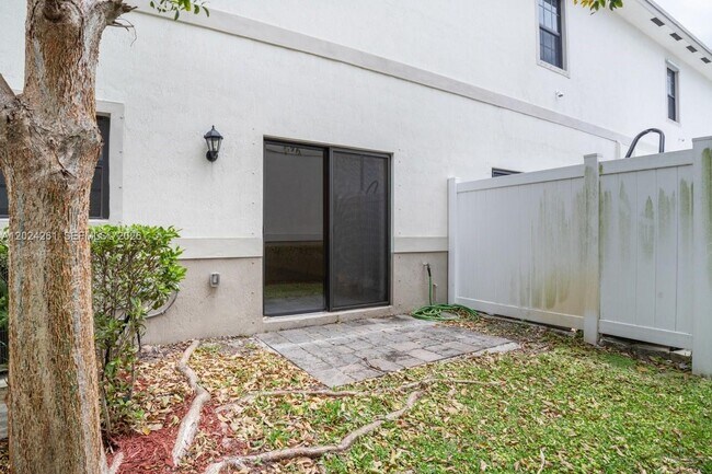 Building Photo - 1170 SW 7th Ct