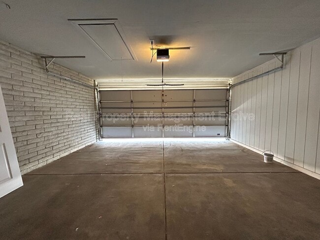 Building Photo - 3416 S Westfall Ave