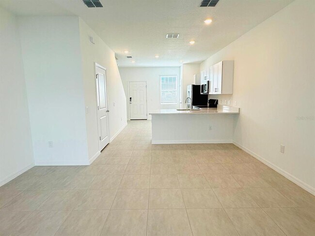 Building Photo - 2980 Skyline Lp