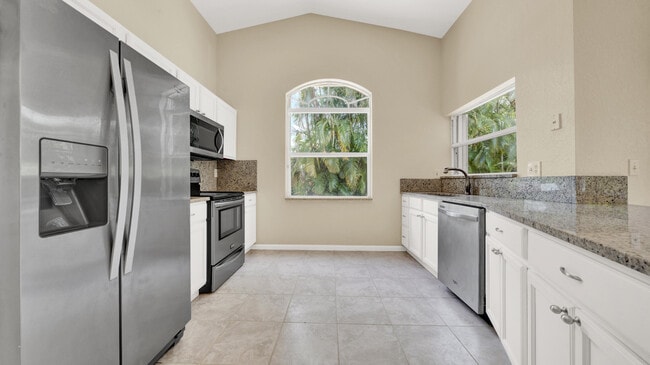 Building Photo - 13255 Royale Sabal Ct