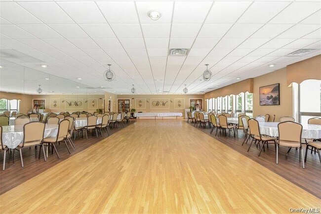 Building Photo - 855 Skyline Dr
