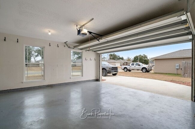 Building Photo - 5515 Peach Dr