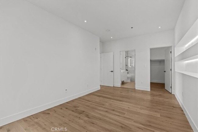 Building Photo - 8811 Burton Way