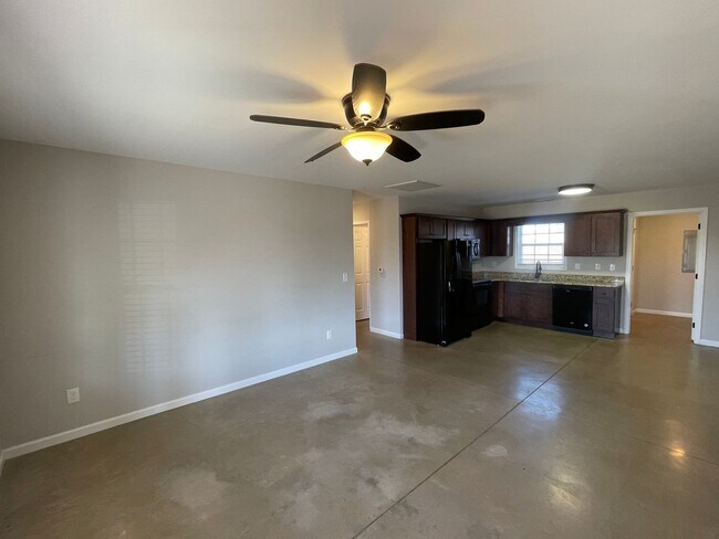 Building Photo - Available 10/7/2026! Fantastic 2 bedroom, 1 bath duplex available in Denver, NC