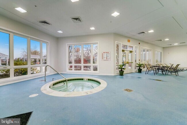 Building Photo - 705 Pine Drift Dr