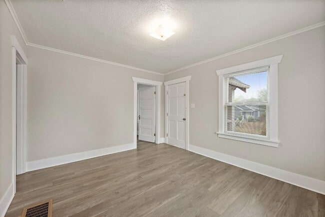 Building Photo - Charming Corner-Lot Tacoma Home with Huge ...