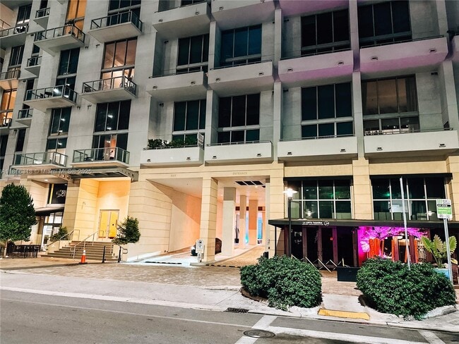 Building Photo - 1050 Brickell Ave