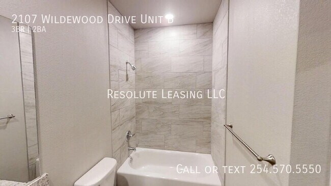 Building Photo - 2107 Wildewood Dr
