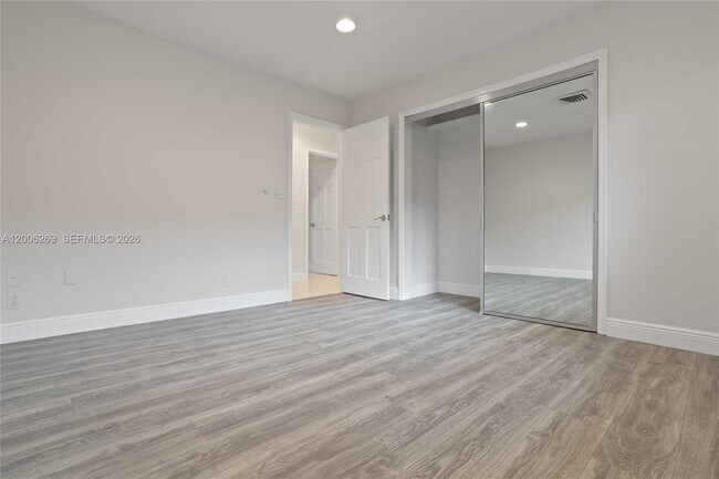 Building Photo - 8881 N Lake Dasha Dr