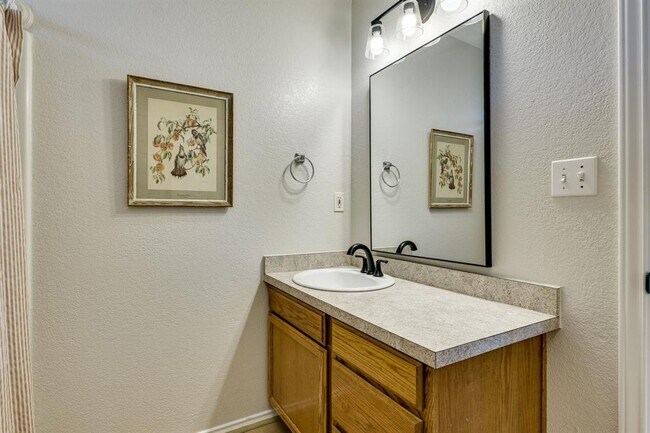 Building Photo - 1128 Overlook Way