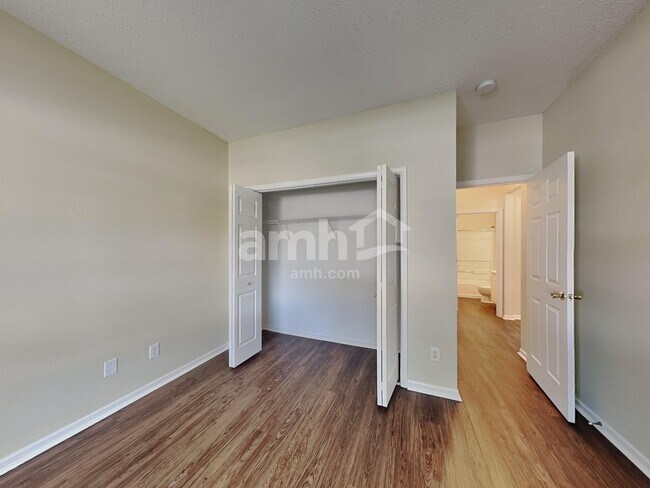 Building Photo - 9931 Lakefield Ln