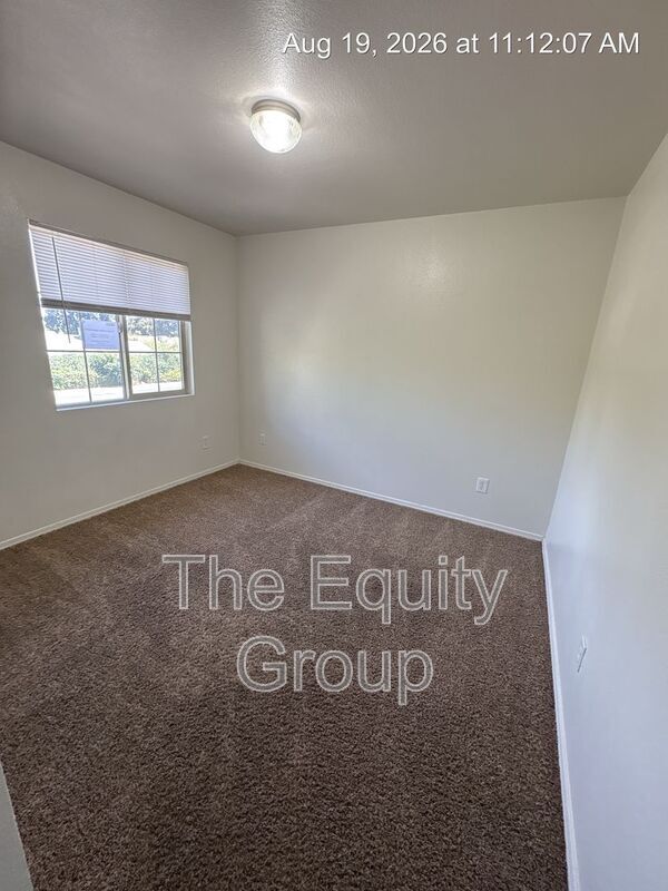 Building Photo - 4223 W Walnut Ave