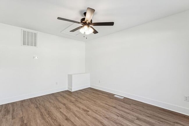 Building Photo - High-End 2BR Townhome | Rooftop Terrace + 2-Car Garage | 24-Unit Community