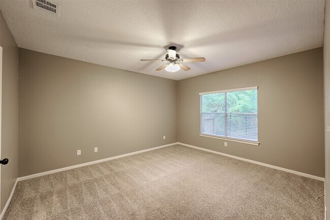 Building Photo - 10 Hancock St