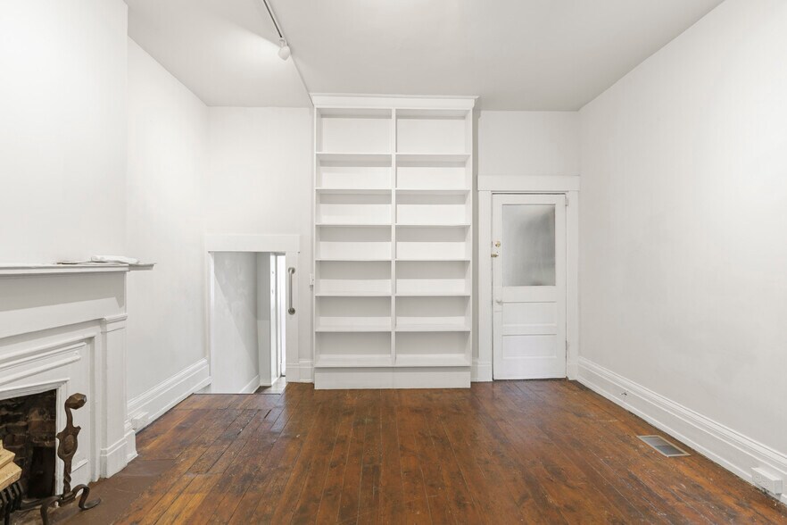 Building Photo - 814 Elm St