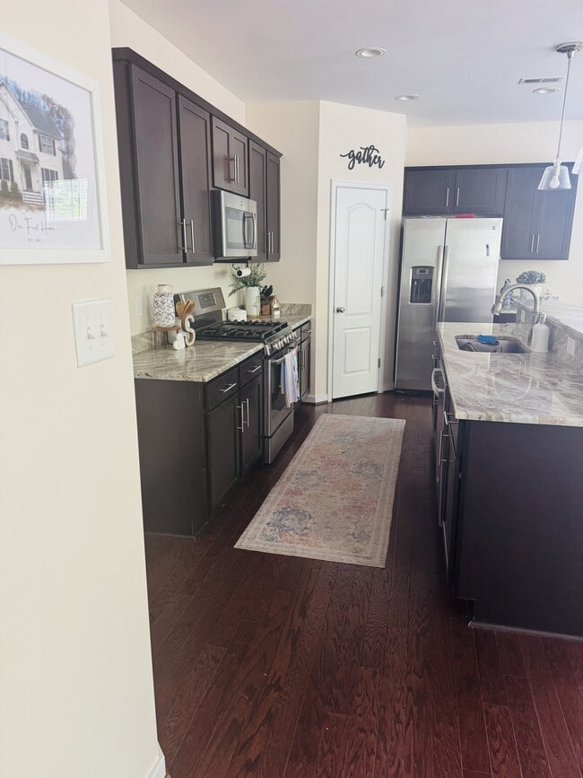 Building Photo - 6901 Swanhaven Dr