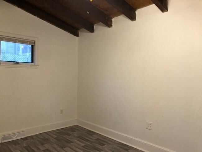 Building Photo - 14 K K Terrace