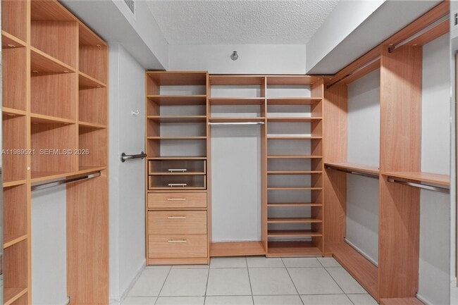 Building Photo - 19101 NE 36th Pl