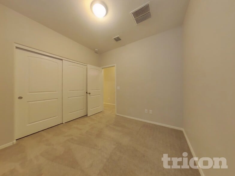 Building Photo - 17762 Via Luna Dr