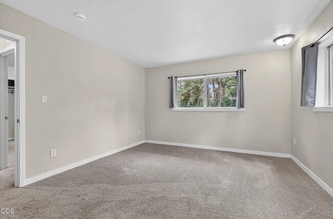 Building Photo - 981 Upper Applegate Rd
