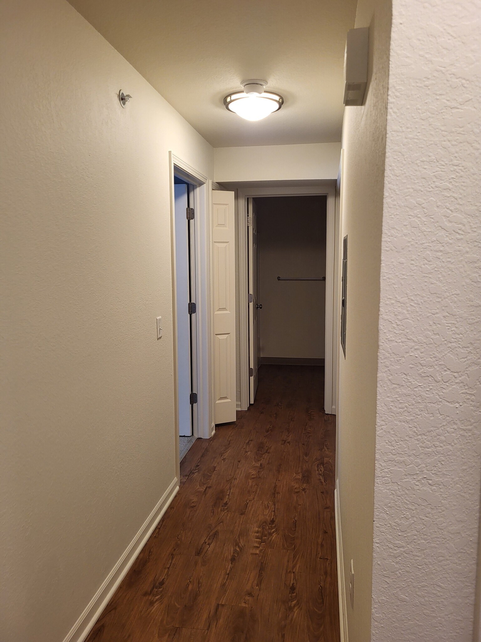 Building Photo - 18400 N Ridge Ct