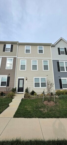 Building Photo - 351 Presidents Pointe Ave
