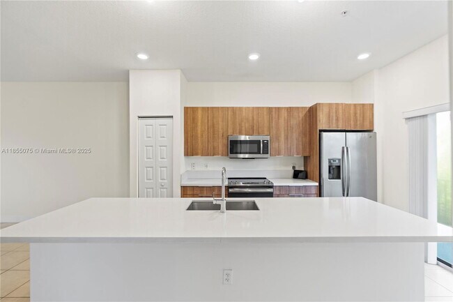 Building Photo - 7831 NW 104th Ave