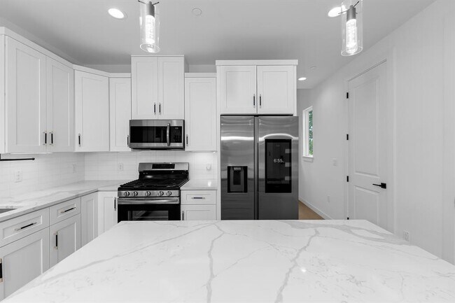 Building Photo - 5305 Ledesma Rd