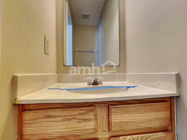 Building Photo - 5798 Sharets Dr