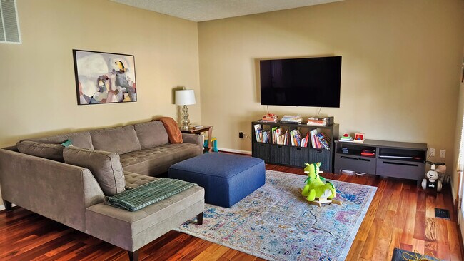 Building Photo - 1505 Avennel Way