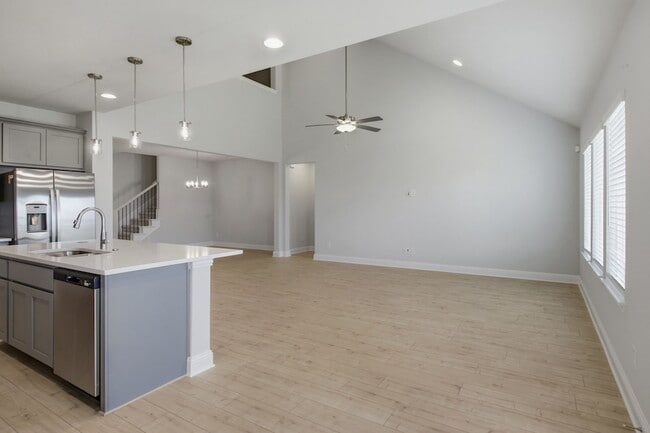 Building Photo - 1224 Redcoat Dr