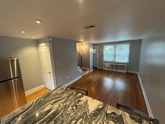 Building Photo - Cherniss Townhouses