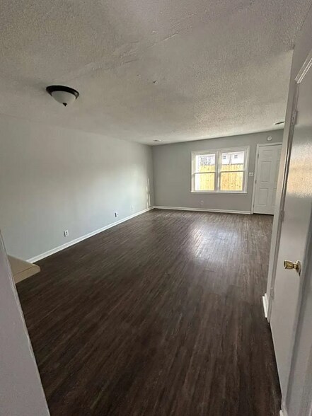 Building Photo - 306 Cedar St