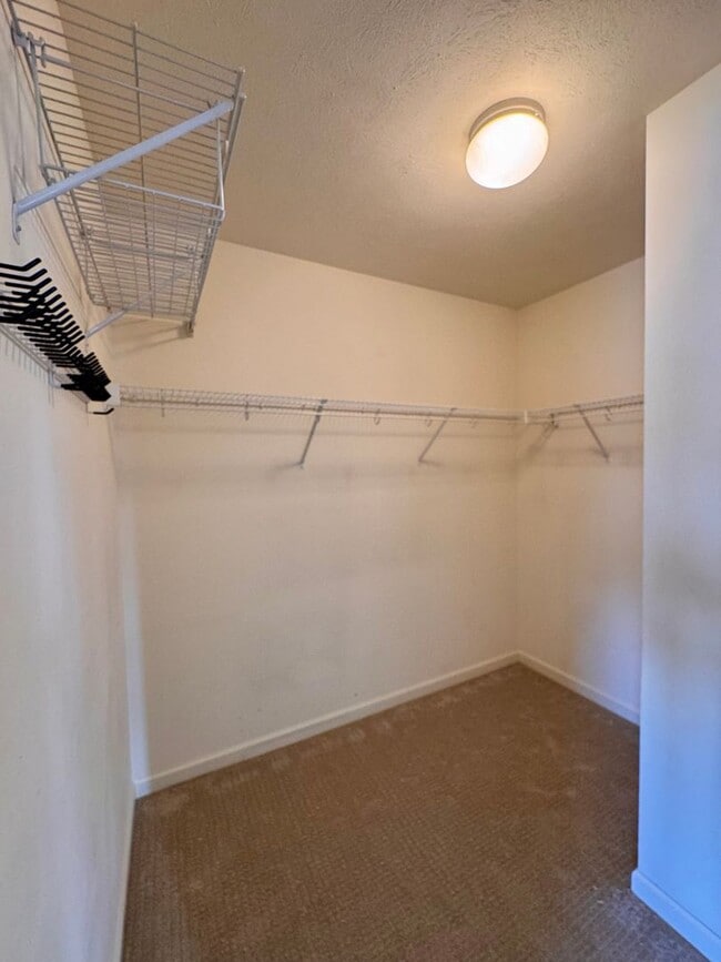 Building Photo - End Unit Townhome for Rent in Taylor Springs