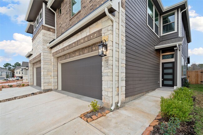 Building Photo - 631 Silver Pear Ct