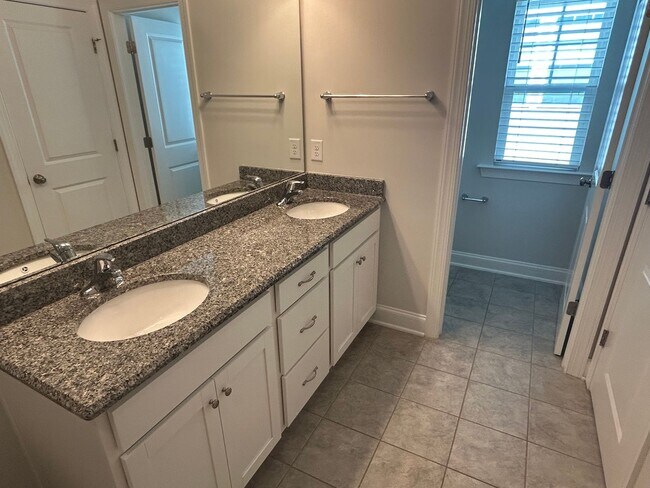 Building Photo - 3 Bed | 2.5 Bath House in Holly Springs
