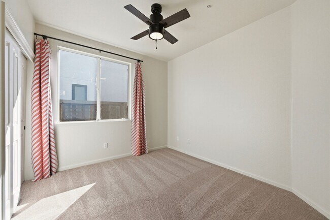 Building Photo - 1439 Gordon Dr