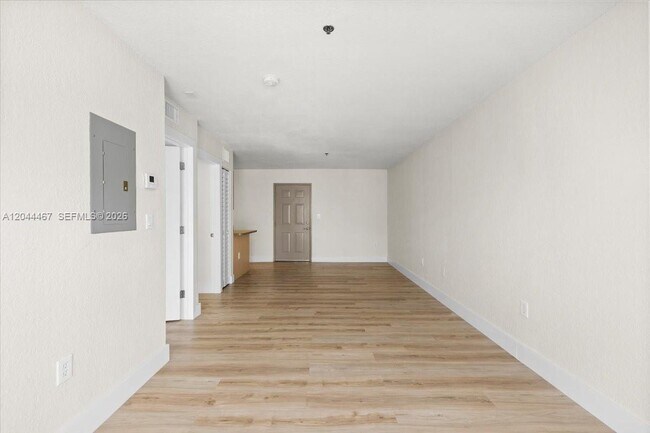 Building Photo - 437 SW 7th St