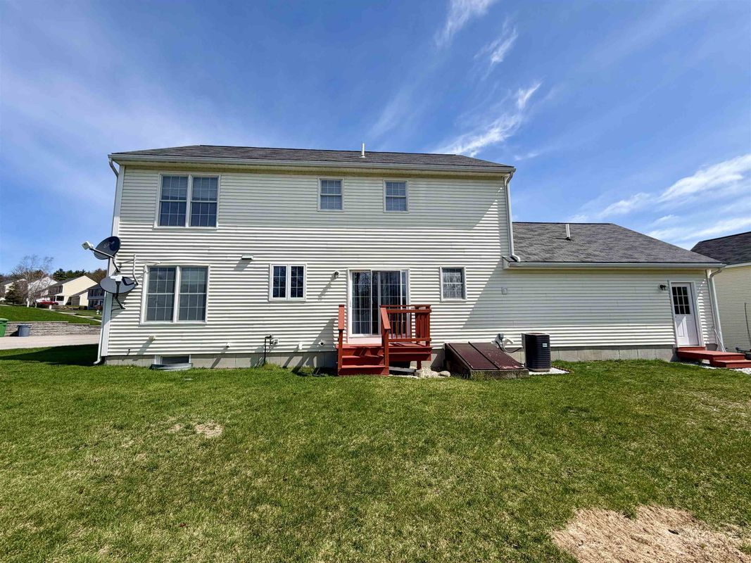 Building Photo - 8 Normandy